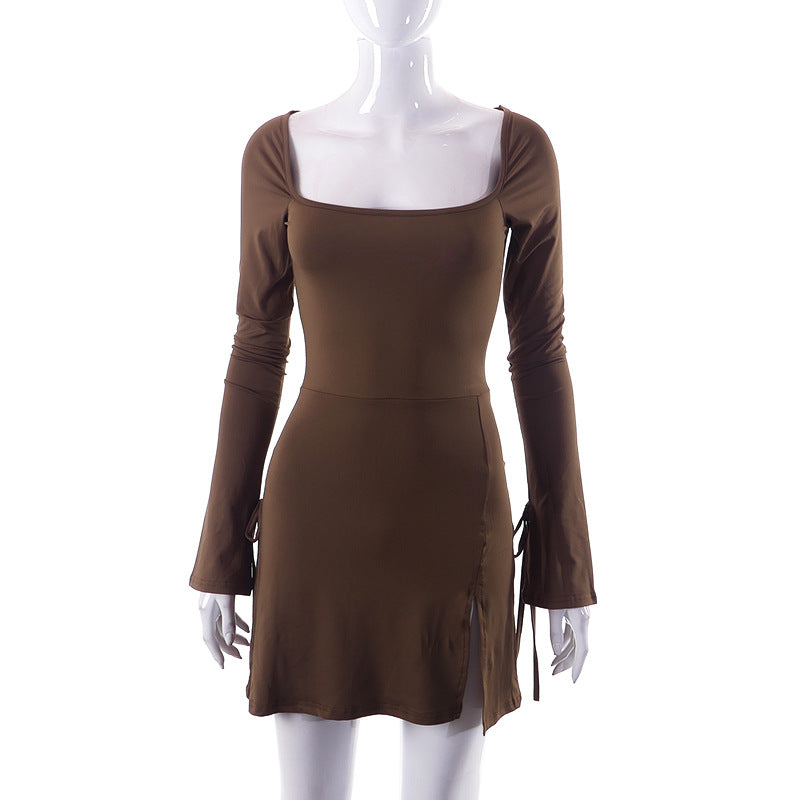 Robe courte à manches longues et col carré